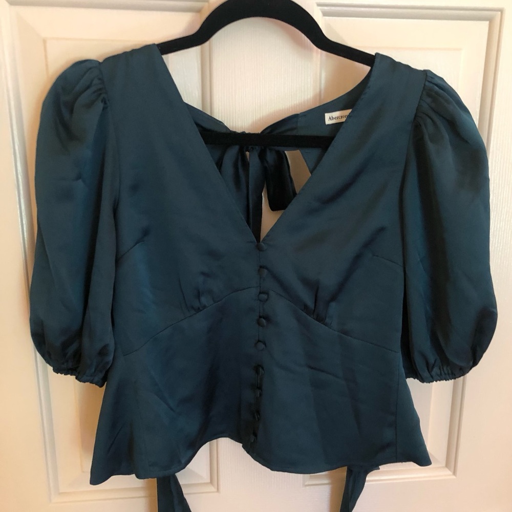 Abercrombie & Fitch Puff Sleeved Open Back Blouse